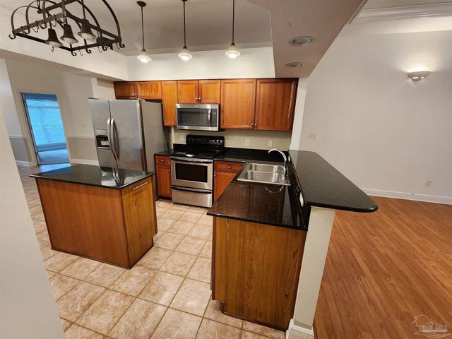 276 Tecumseh Ln, Mary Esther, FL 32569