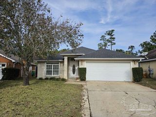 276 Tecumseh Ln, Mary Esther, FL 32569