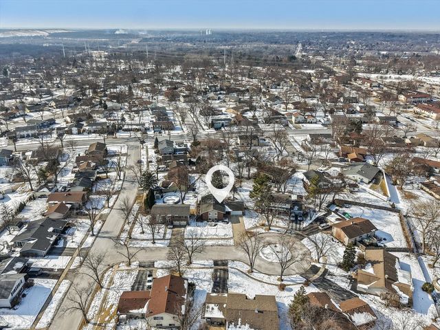 6828 Kincaid Court, Woodridge, IL 60517