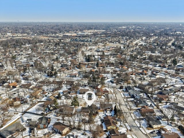 6828 Kincaid Court, Woodridge, IL 60517