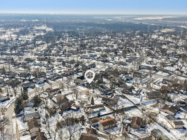 6828 Kincaid Court, Woodridge, IL 60517