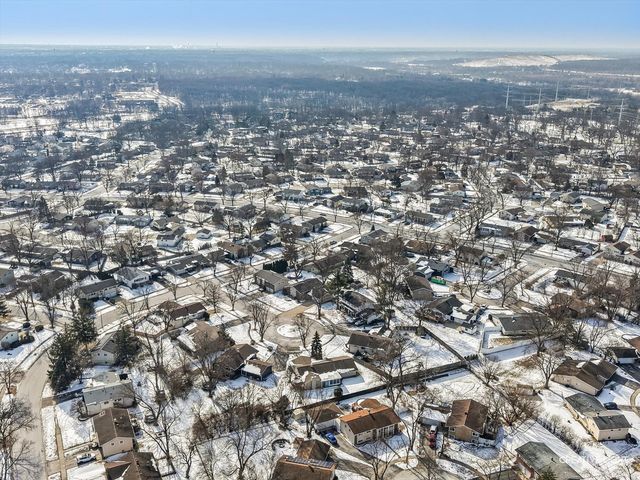 6828 Kincaid Court, Woodridge, IL 60517