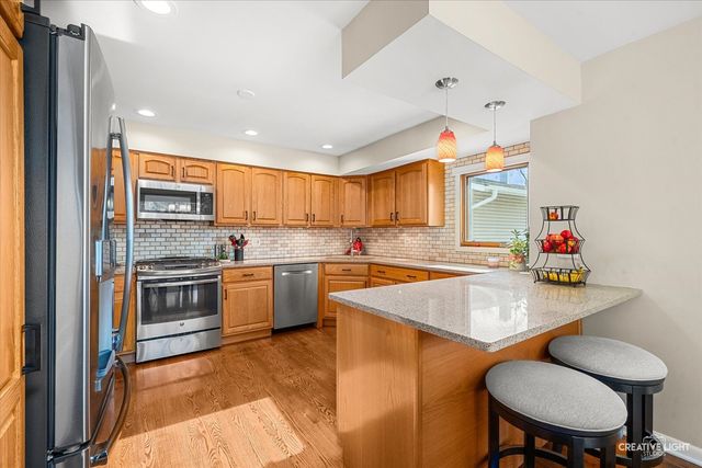 6828 Kincaid Court, Woodridge, IL 60517