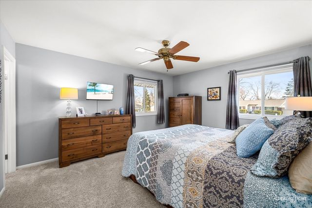 6828 Kincaid Court, Woodridge, IL 60517