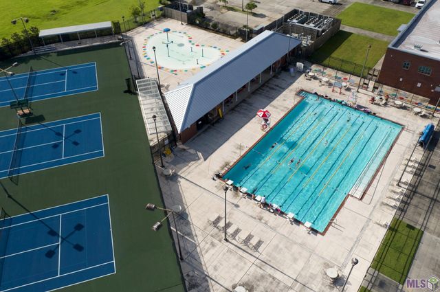 19738 Barnett Rd, Zachary, LA 70791