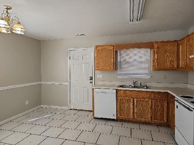 1106 Carline Road B, Rossville, GA 30741