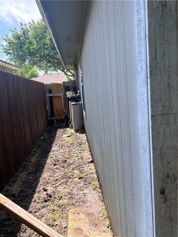 3101 Saskatchewan Dr, Corpus Christi, TX 78414