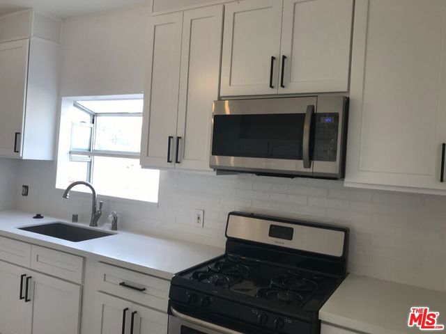 1732 Hauser Boulevard, Los Angeles, CA 90019