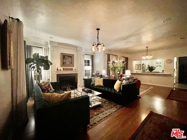 1732 Hauser Boulevard, Los Angeles, CA 90019