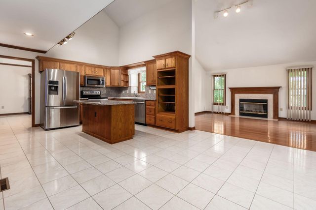 100 E Dublin Granville Road, Worthington, OH 43085
