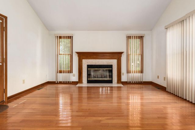 100 E Dublin Granville Road, Worthington, OH 43085