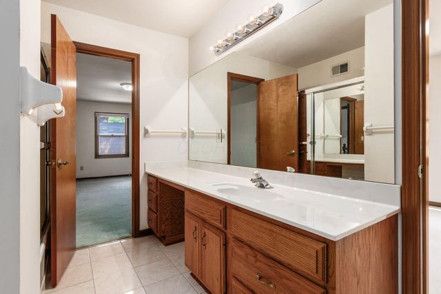 100 E Dublin Granville Road, Worthington, OH 43085