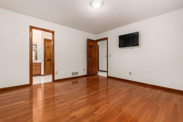 100 E Dublin Granville Road, Worthington, OH 43085