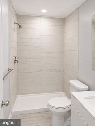 806 HR DR SE, Washington, DC 20032