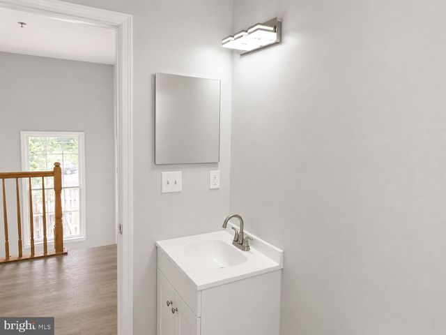 806 HR DR SE, Washington, DC 20032