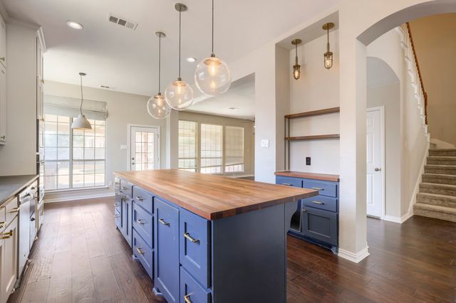 6919 Navigation Drive, Grand Prairie, TX 75054