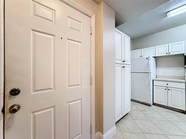 5560 METROWEST BOULEVARD 3-206, Orlando, FL 32811