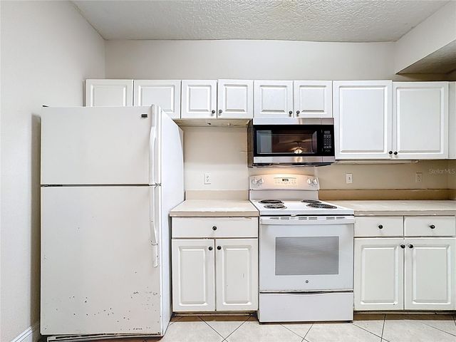 5560 METROWEST BOULEVARD 3-206, Orlando, FL 32811