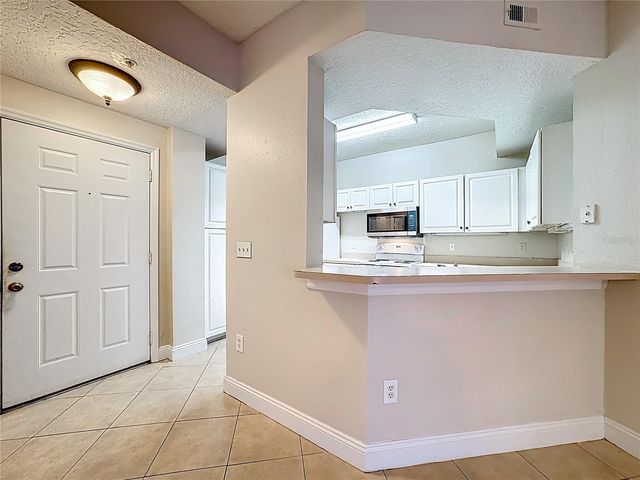 5560 METROWEST BOULEVARD 3-206, Orlando, FL 32811