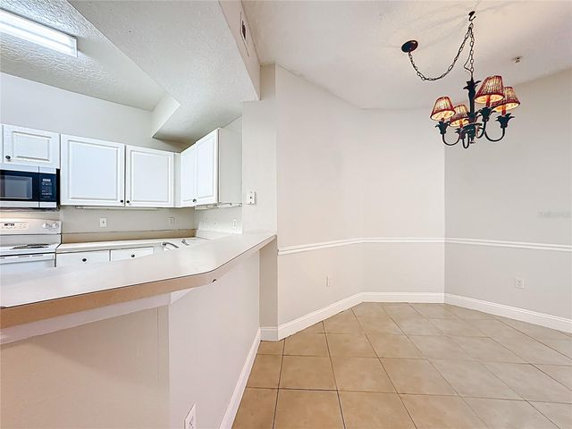 5560 METROWEST BOULEVARD 3-206, Orlando, FL 32811