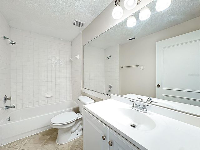 5560 METROWEST BOULEVARD 3-206, Orlando, FL 32811