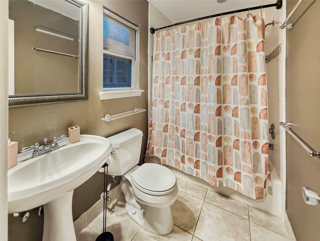 4521 Maple Street, Bellaire, TX 77401