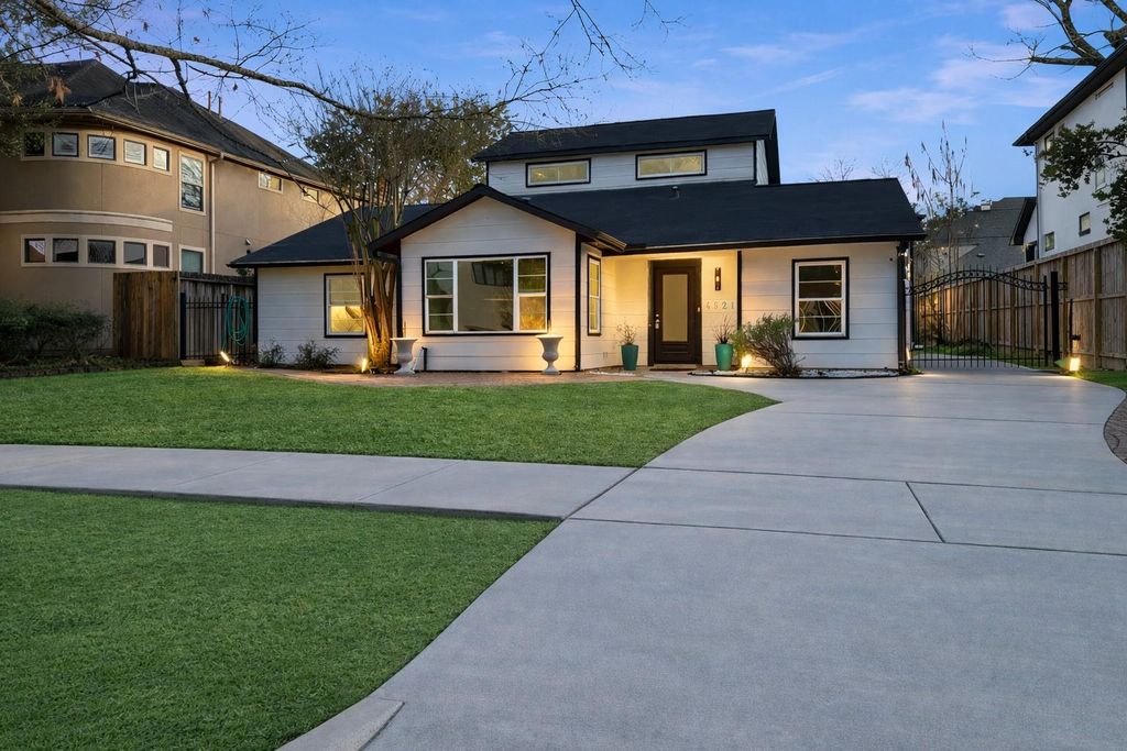 4521 Maple Street, Bellaire, TX 77401