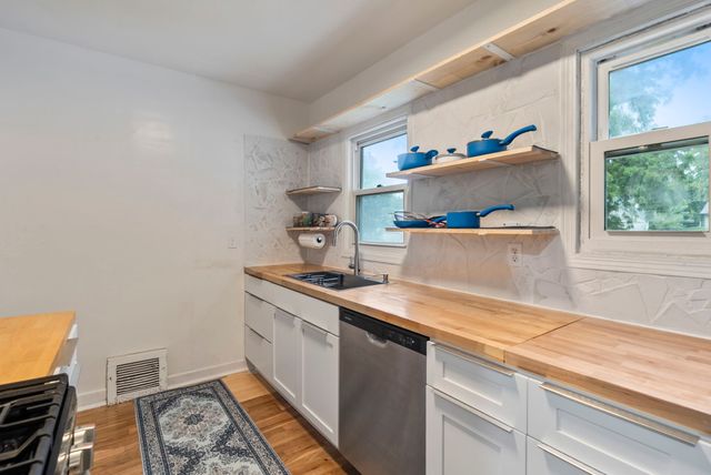 3250 Kinsey Avenue, Des Moines, IA 50317