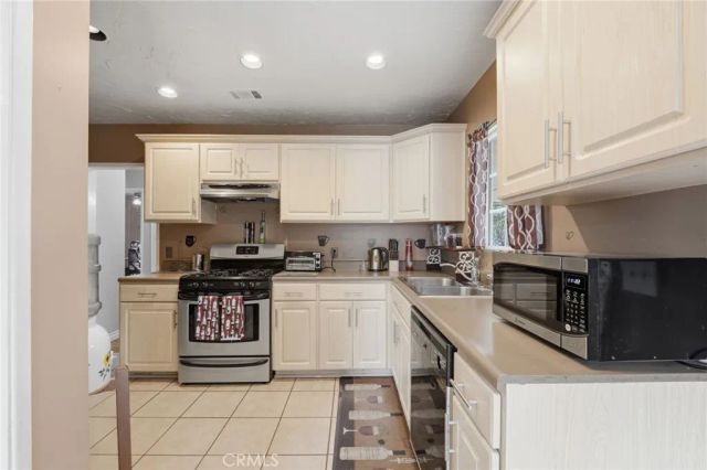 12752 Cowley, Downey, CA 90242