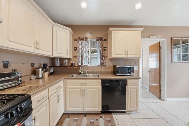 12752 Cowley, Downey, CA 90242