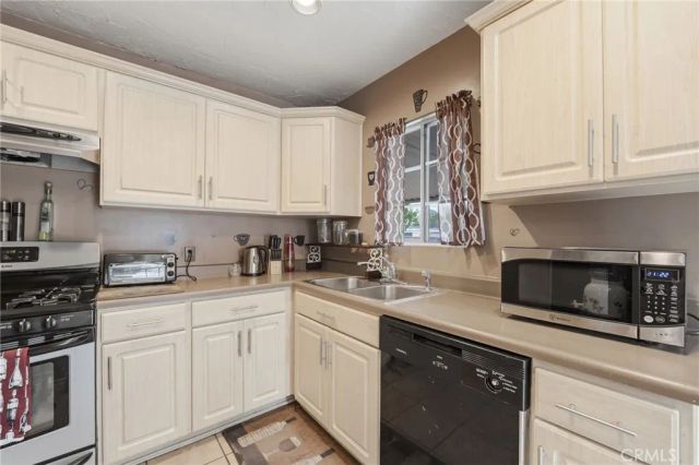 12752 Cowley, Downey, CA 90242