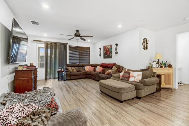 7595 Blue Bell Cir, Sacramento, CA 95829