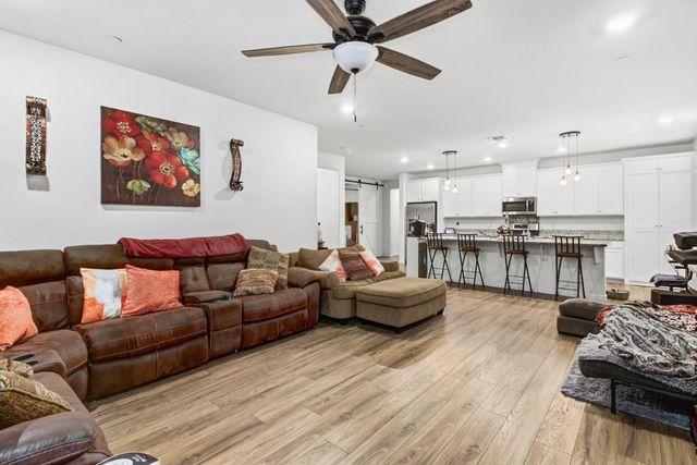 7595 Blue Bell Cir, Sacramento, CA 95829