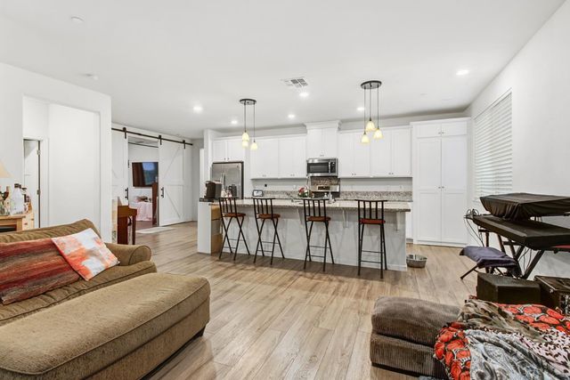 7595 Blue Bell Cir, Sacramento, CA 95829