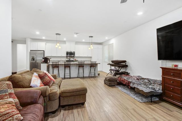 7595 Blue Bell Cir, Sacramento, CA 95829