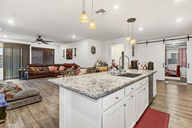 7595 Blue Bell Cir, Sacramento, CA 95829