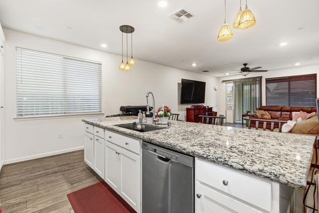 7595 Blue Bell Cir, Sacramento, CA 95829