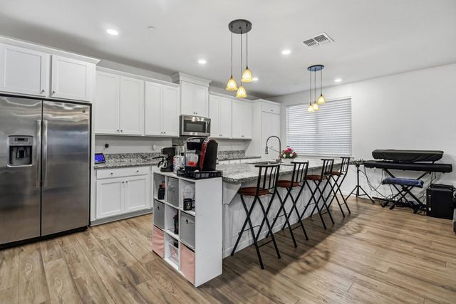 7595 Blue Bell Cir, Sacramento, CA 95829