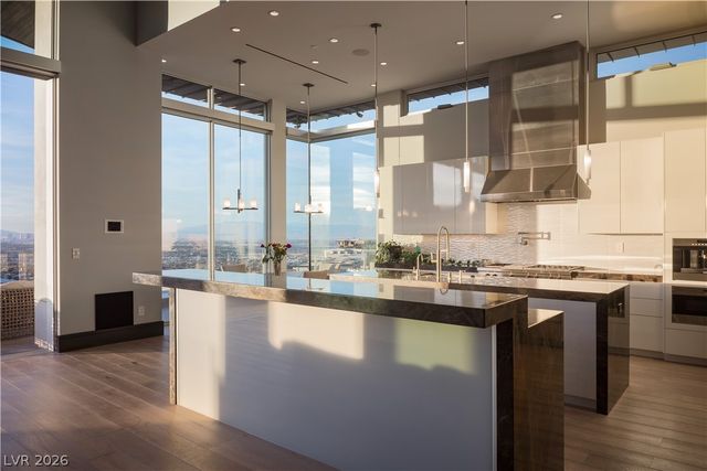 677 Tranquil Rim Court, Henderson, NV 89012