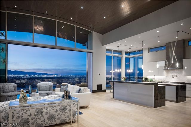 677 Tranquil Rim Court, Henderson, NV 89012