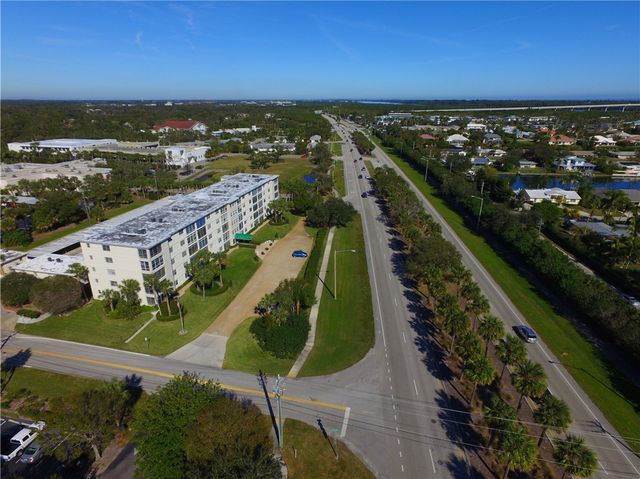 2333 Indian River Boulevard 401, Vero Beach, FL 32960