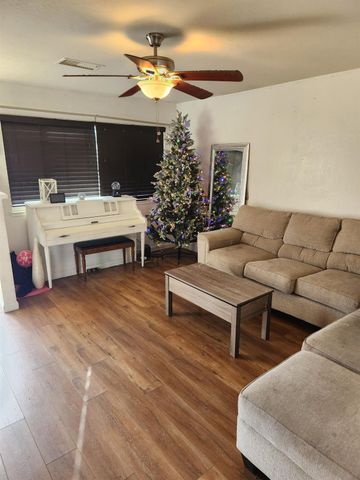 4935 E Kerckhoff Avenue, Fresno, CA 93727