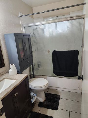 4935 E Kerckhoff Avenue, Fresno, CA 93727