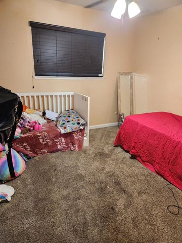 4935 E Kerckhoff Avenue, Fresno, CA 93727