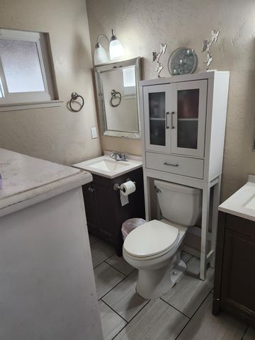 4935 E Kerckhoff Avenue, Fresno, CA 93727