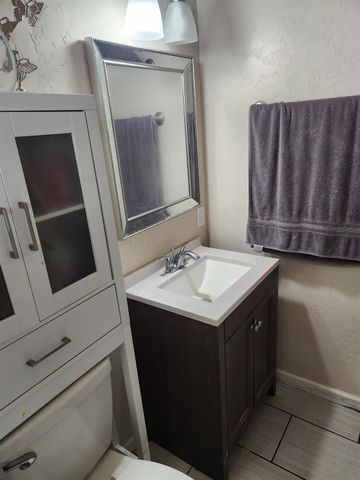 4935 E Kerckhoff Avenue, Fresno, CA 93727