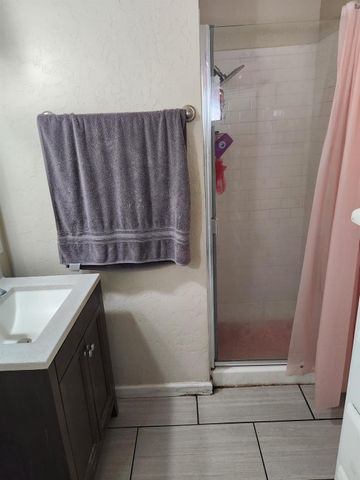 4935 E Kerckhoff Avenue, Fresno, CA 93727