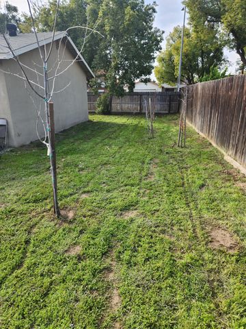 4935 E Kerckhoff Avenue, Fresno, CA 93727