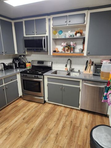 4935 E Kerckhoff Avenue, Fresno, CA 93727