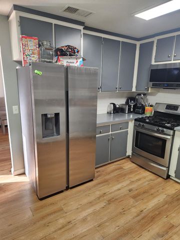 4935 E Kerckhoff Avenue, Fresno, CA 93727